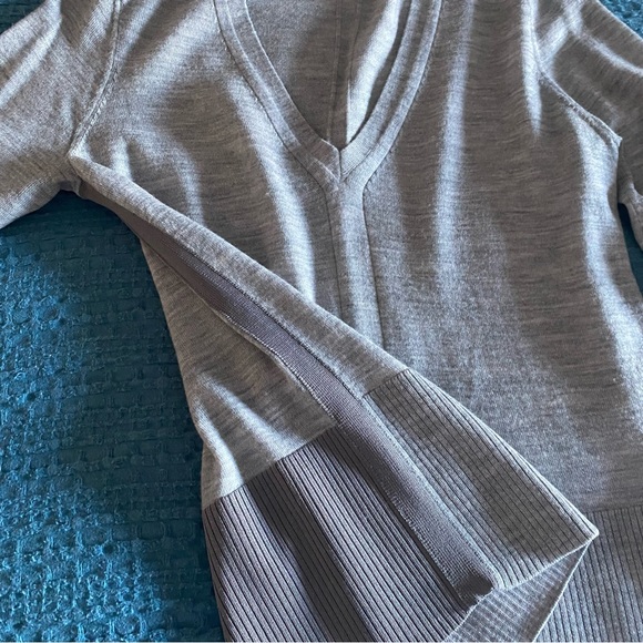 Rag & Bone wool silk blend v neck grey gray sweater size small trim detail - Picture 4 of 8